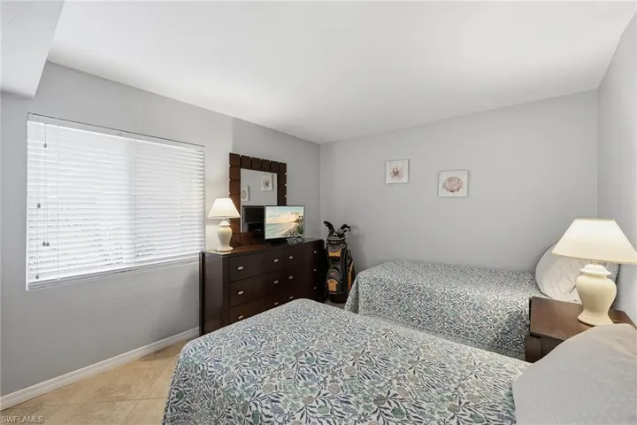 1075 Foxfire Ln 103, Naples, Florida 34104