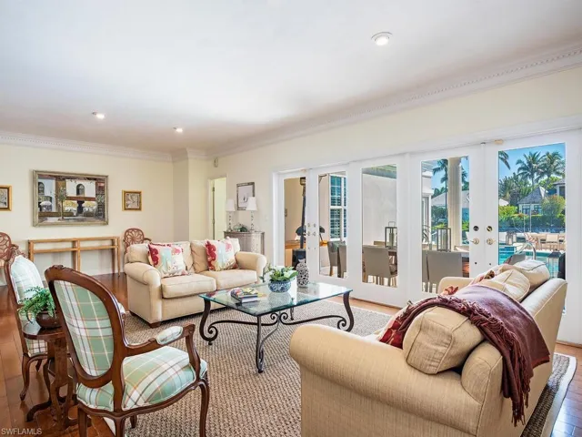3175  Fort Charles  DR, Naples, FL 34102