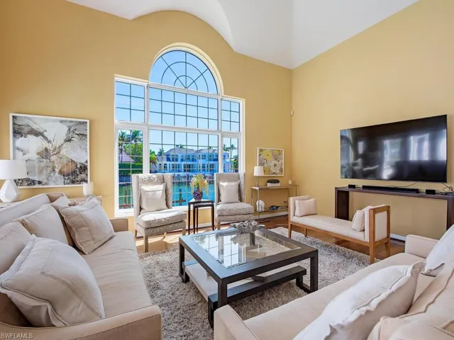3175  Fort Charles  DR, Naples, FL 34102