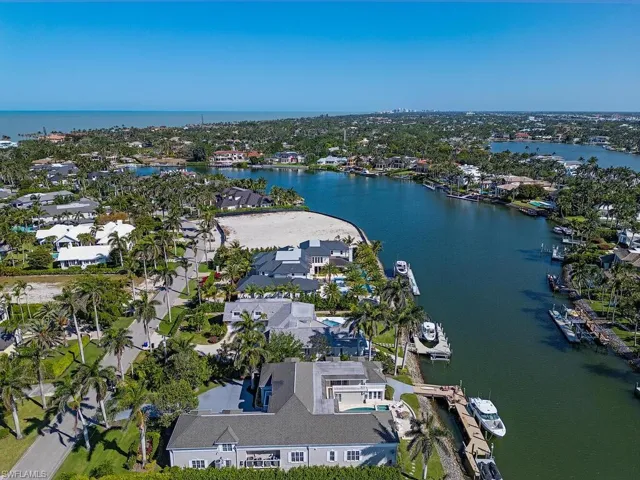 3175  Fort Charles  DR, Naples, FL 34102