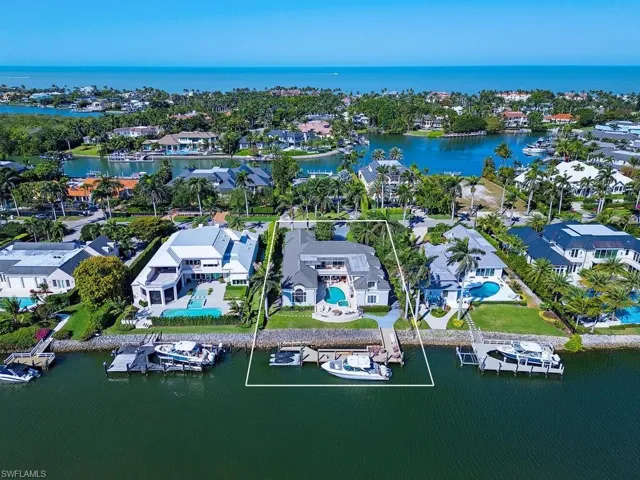 3175  Fort Charles  DR, Naples, FL 34102
