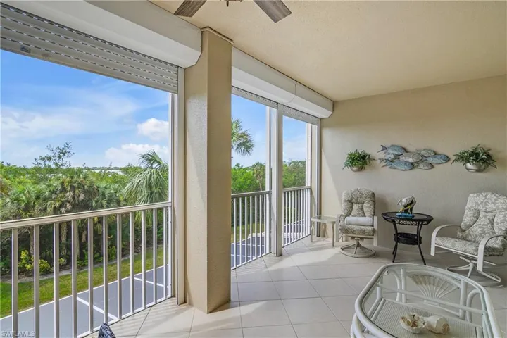 Sunroom featuring ceiling fan