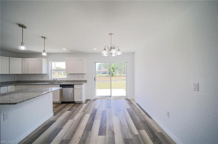 The Dining Area Has A Great Canal View!