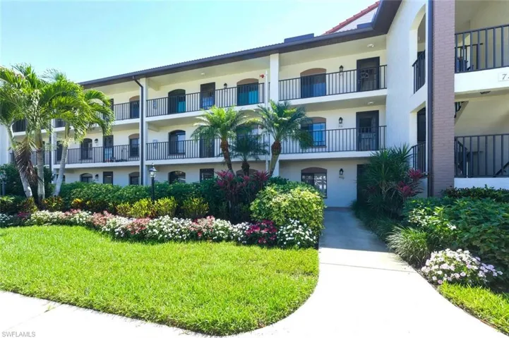 7260 Coventry Ct 405, Naples, Florida 34104