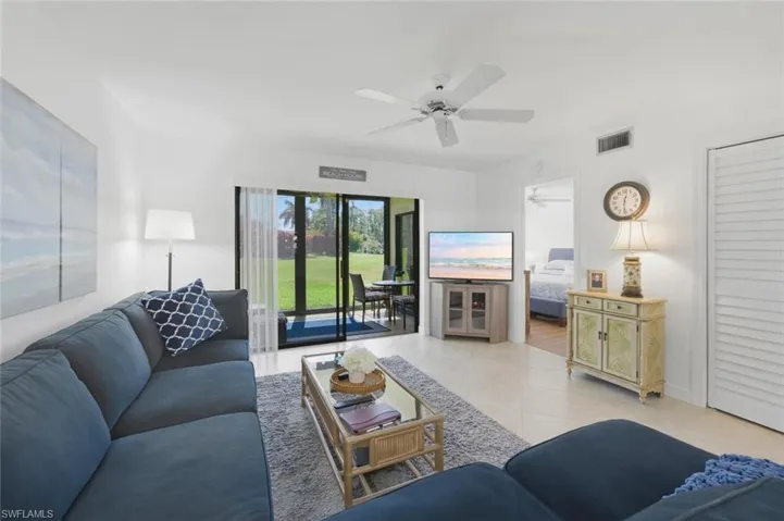 7260 Coventry Ct 405, Naples, Florida 34104