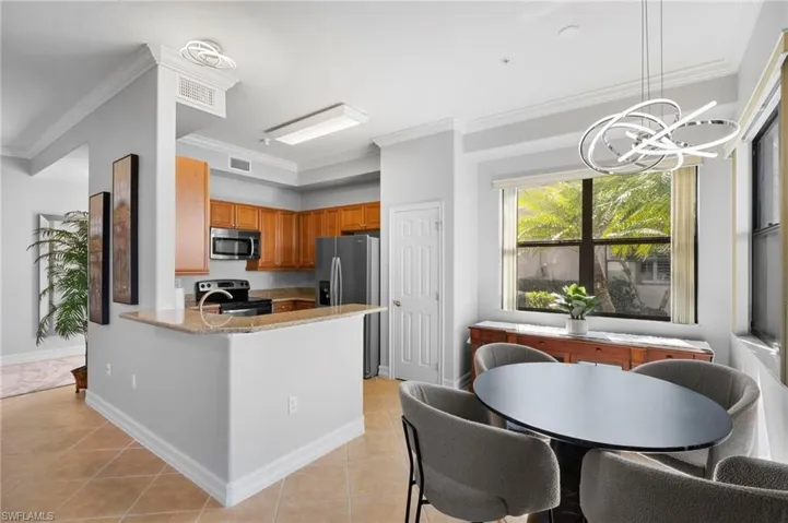 10518  Smokehouse Bay  DR, Naples, FL 34120