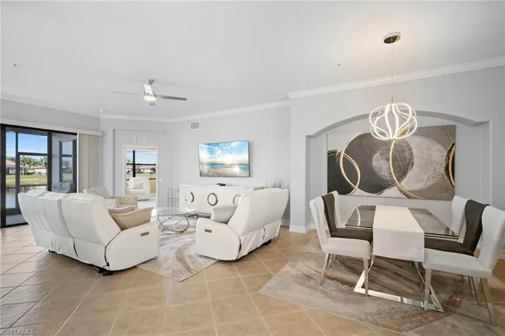 10518  Smokehouse Bay  DR, Naples, FL 34120