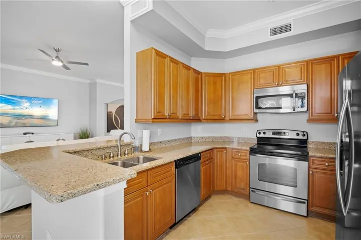 10518  Smokehouse Bay  DR, Naples, FL 34120