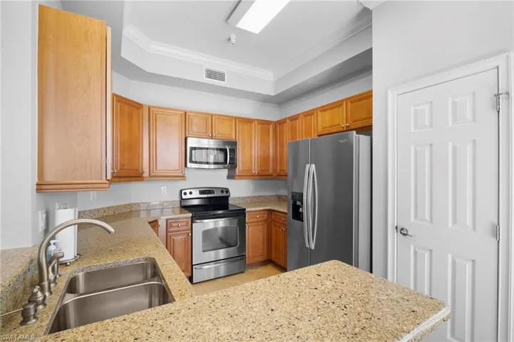 10518  Smokehouse Bay  DR, Naples, FL 34120