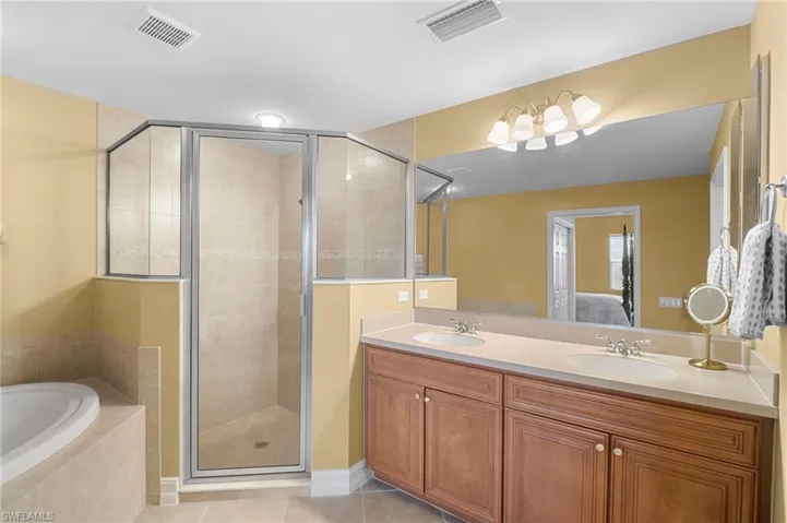 10518  Smokehouse Bay  DR, Naples, FL 34120