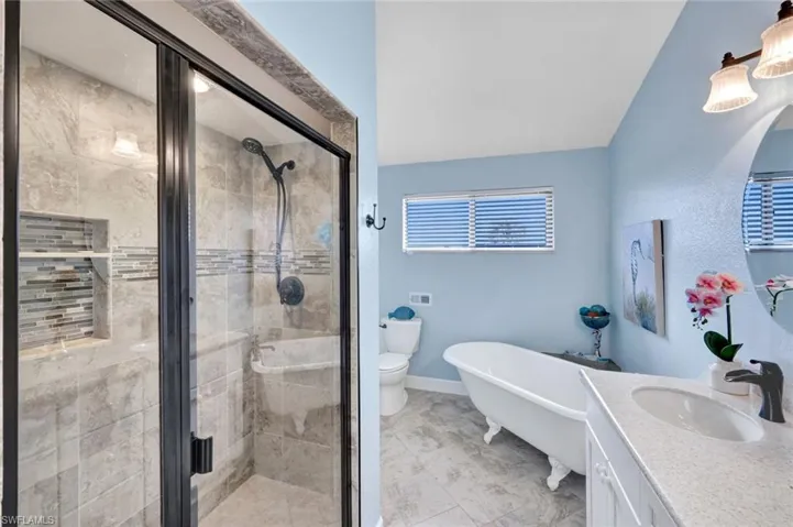28391  Tasca  DR, Bonita Springs, FL 34135