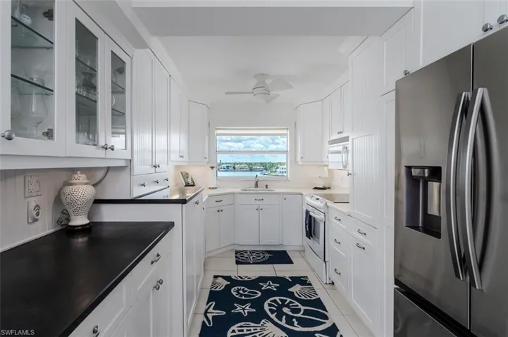 Water views SURROUND you, even in the kitchen.