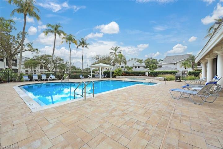 FWW II has a  Large (for 10) Separate Spa, Grills, Pool Bathrooms