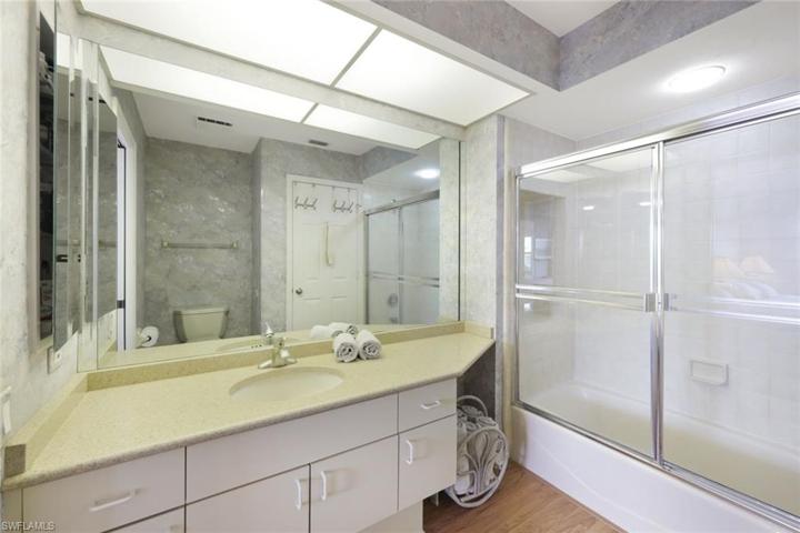 Second Full Jack N Jill Bath, Shower/Tub Combination