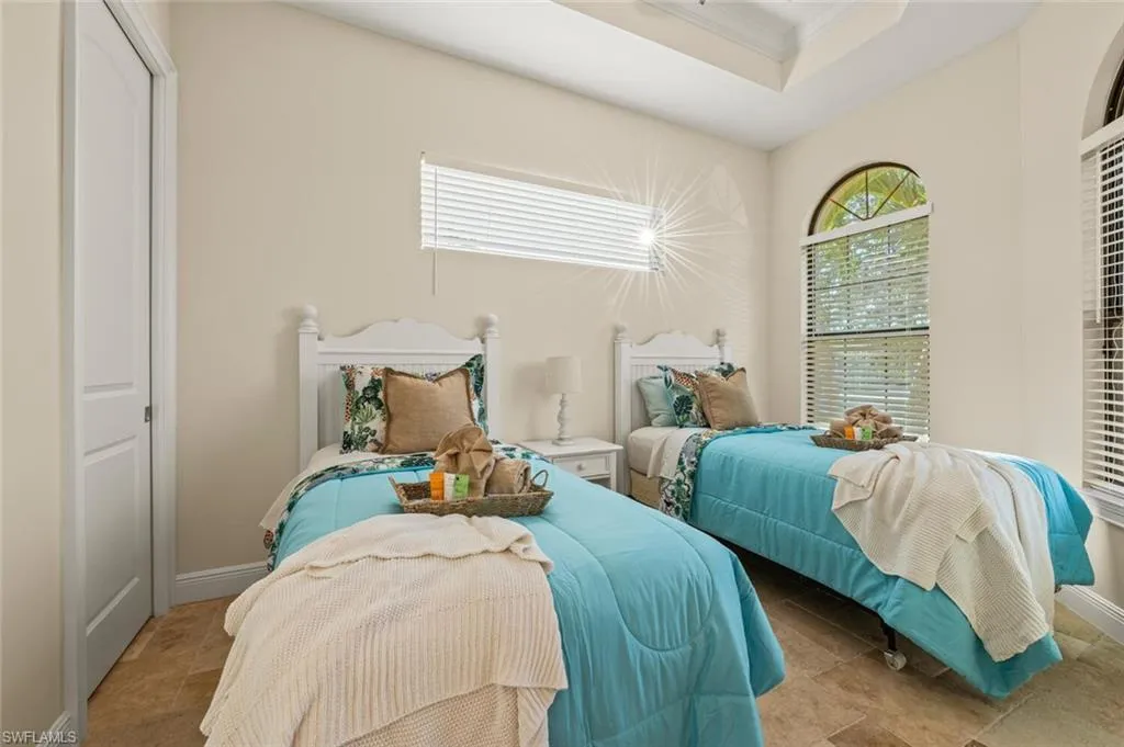 837 105th AVE, Naples, FL 34108,225063745