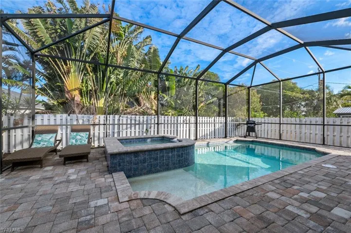 837 105th AVE, Naples, FL 34108,225063745