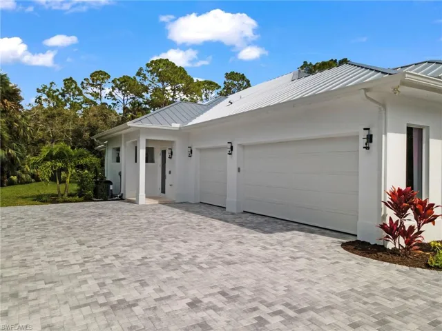 3-car garage w/ side access door to pantry and laundry room