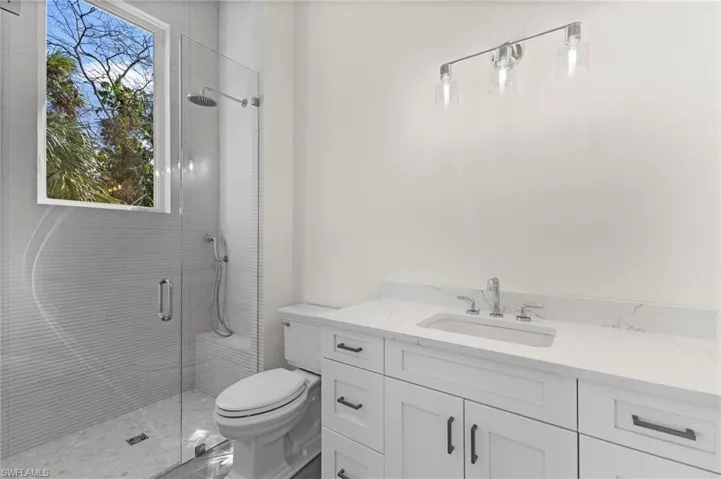 2nd Suite Bath