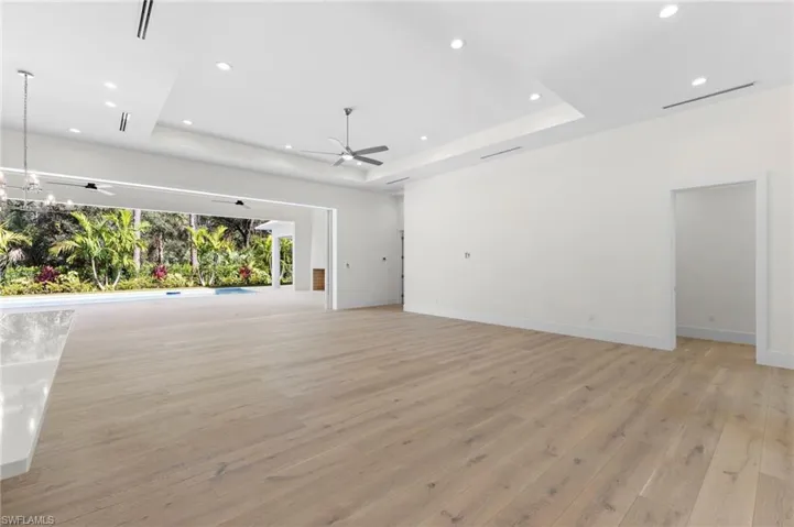 Legno Bastone Oak Flooring. 12 feet ceilings with 14 feet coffers.