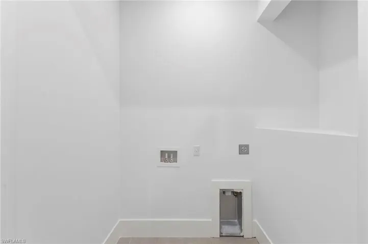 Additional Washer / Dryer Hookup in Master Suite