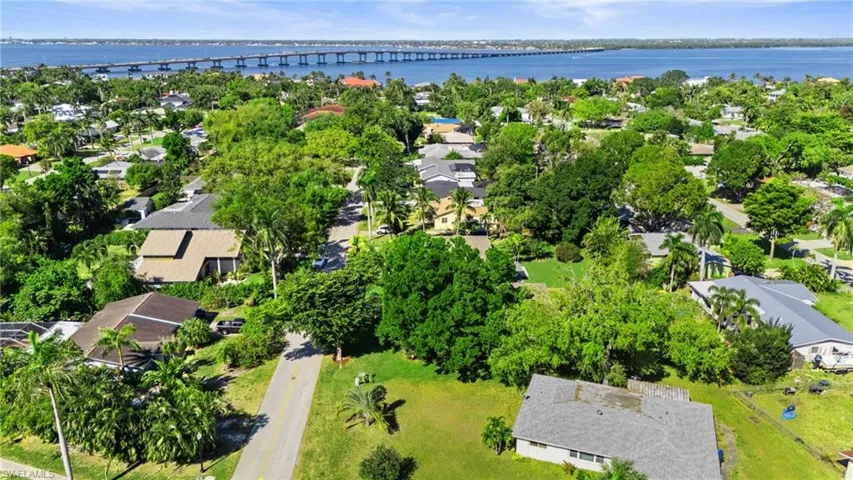 1359  Jambalana  LN, Fort Myers, FL 33901