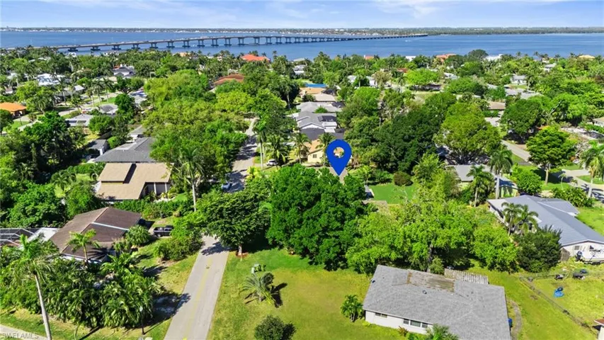 1359  Jambalana  LN, Fort Myers, FL 33901