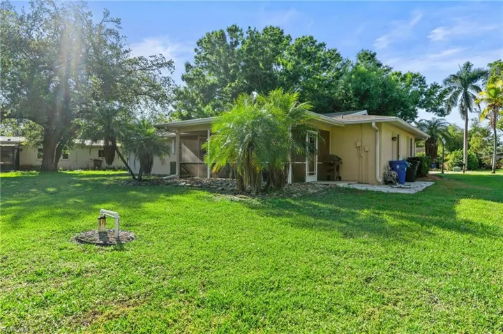 1359  Jambalana  LN, Fort Myers, FL 33901