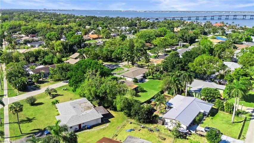 1359  Jambalana  LN, Fort Myers, FL 33901