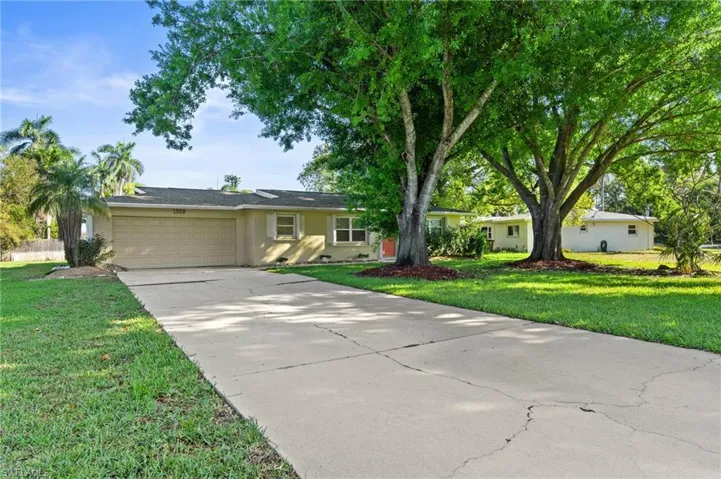 1359  Jambalana  LN, Fort Myers, FL 33901