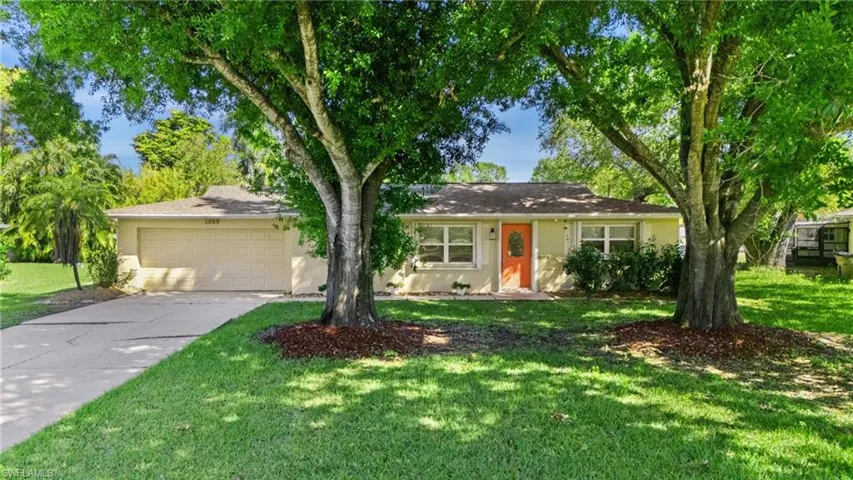 1359  Jambalana  LN, Fort Myers, FL 33901