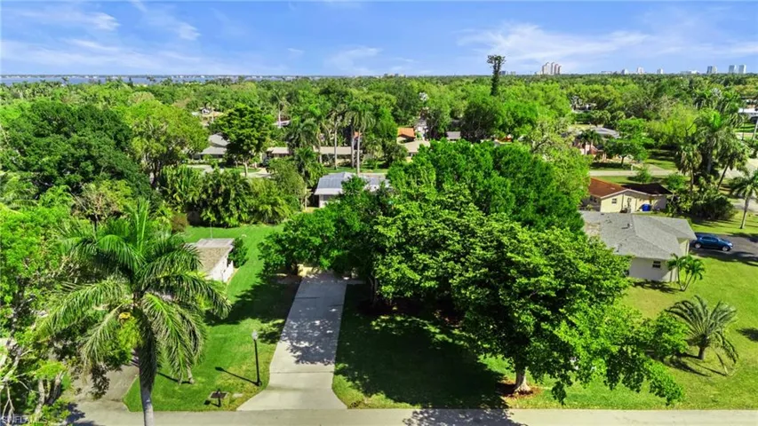 1359  Jambalana  LN, Fort Myers, FL 33901