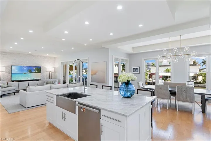 357 Egret Ave, Naples, Florida 34108