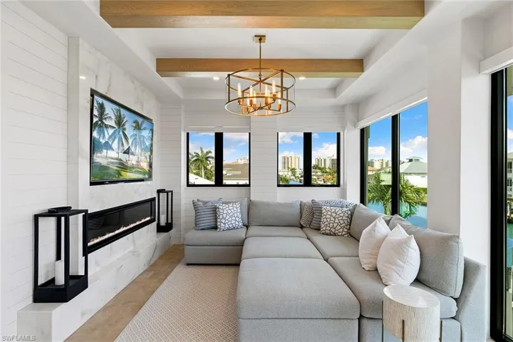 357 Egret Ave, Naples, Florida 34108