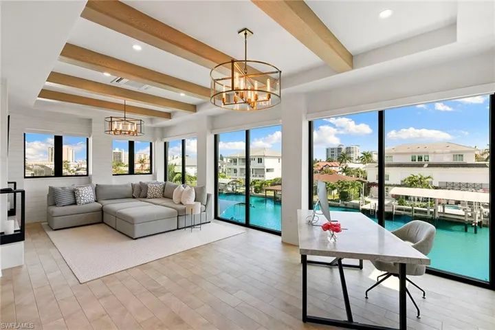 357 Egret Ave, Naples, Florida 34108