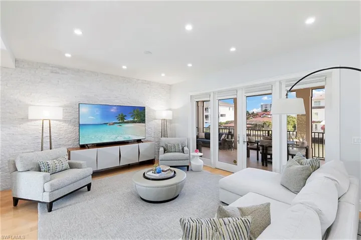 357 Egret Ave, Naples, Florida 34108