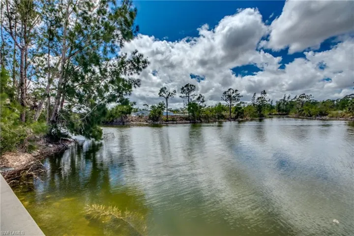 2012 33rd Ln, Cape Coral, Florida 33909