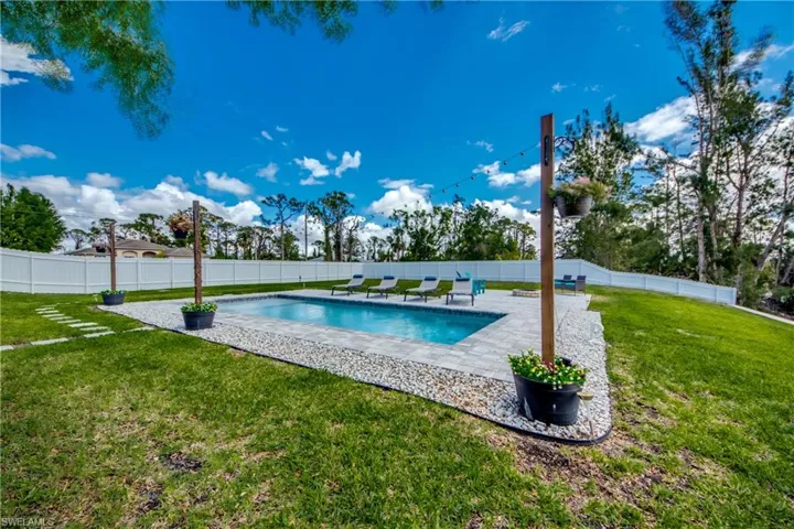 2012 33rd Ln, Cape Coral, Florida 33909