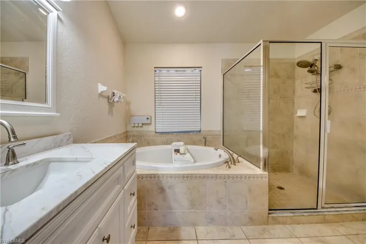 2012 33rd Ln, Cape Coral, Florida 33909