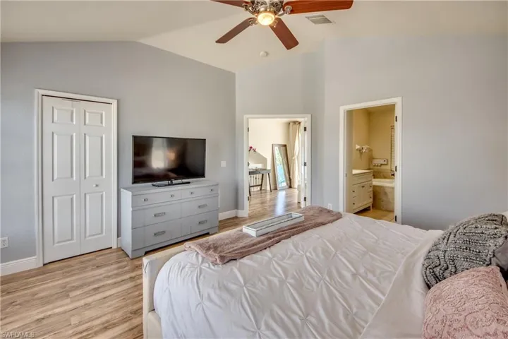2012 33rd Ln, Cape Coral, Florida 33909