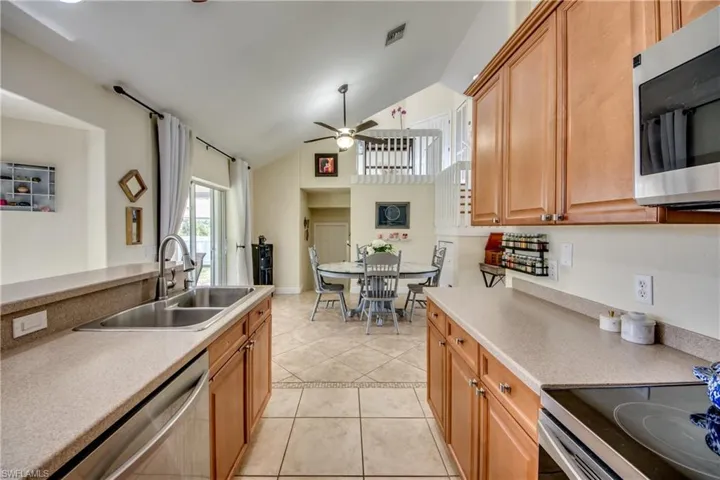 2012 33rd Ln, Cape Coral, Florida 33909