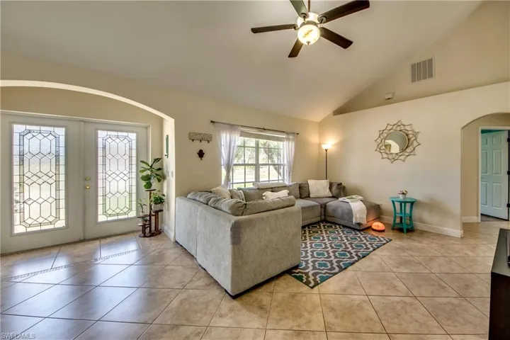 2012 33rd Ln, Cape Coral, Florida 33909