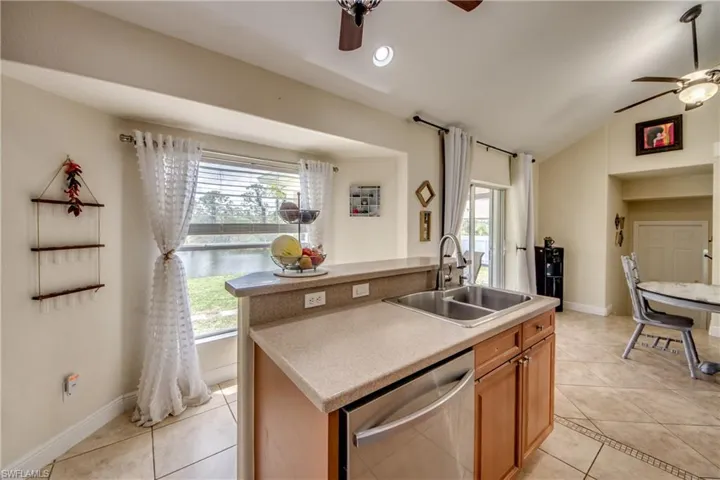 2012 33rd Ln, Cape Coral, Florida 33909