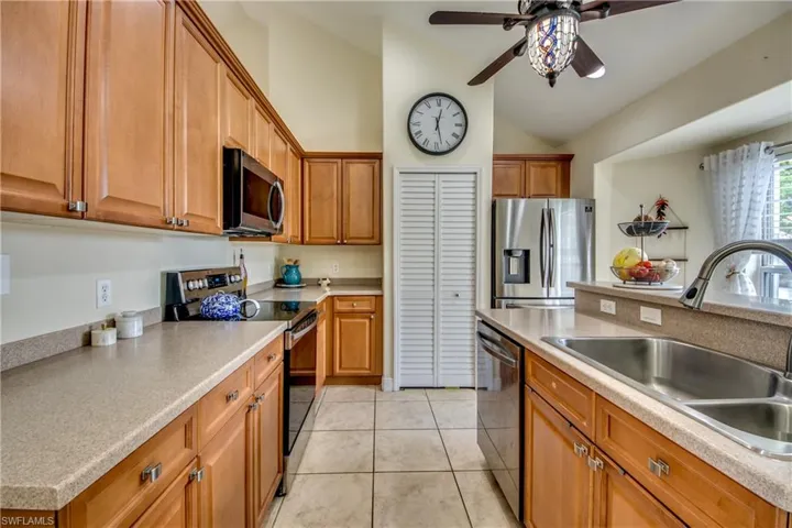 2012 33rd Ln, Cape Coral, Florida 33909