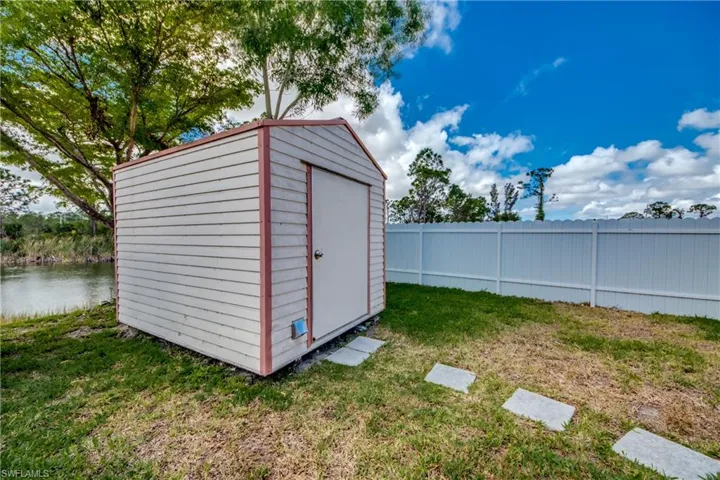 2012 33rd Ln, Cape Coral, Florida 33909