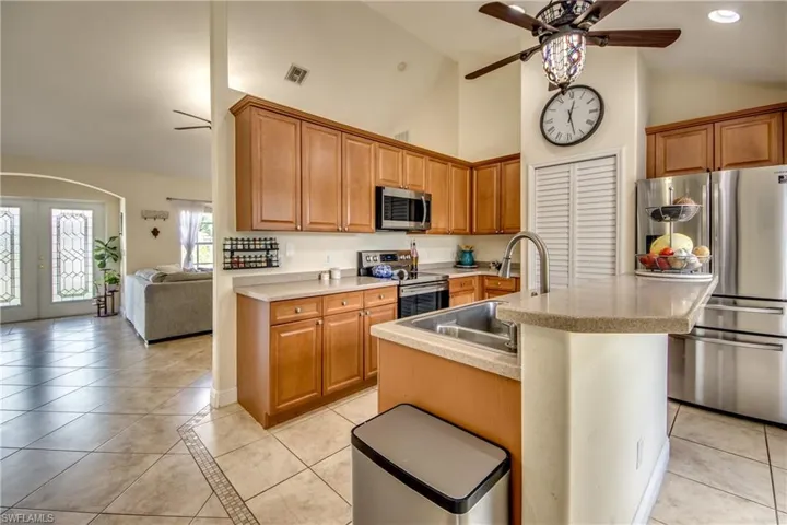 2012 33rd Ln, Cape Coral, Florida 33909