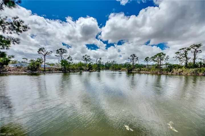 2012 33rd Ln, Cape Coral, Florida 33909
