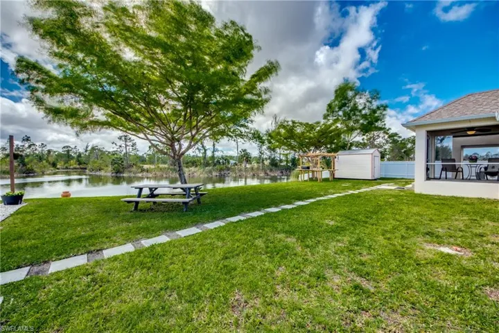 2012 33rd Ln, Cape Coral, Florida 33909