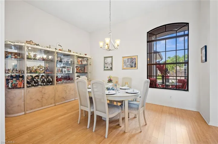 Roomy Dining area for easy entertaining