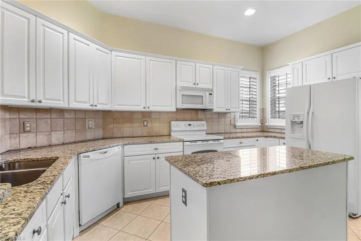 Kitchen featuring tasteful backsplash