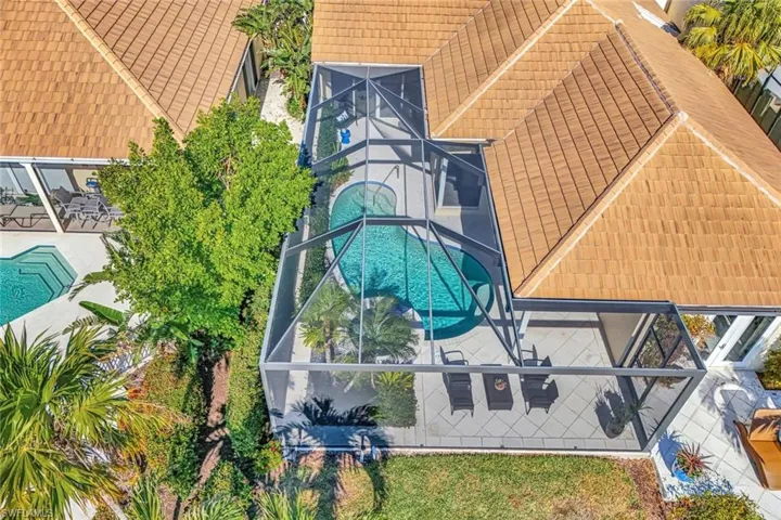 Birds eye view of property